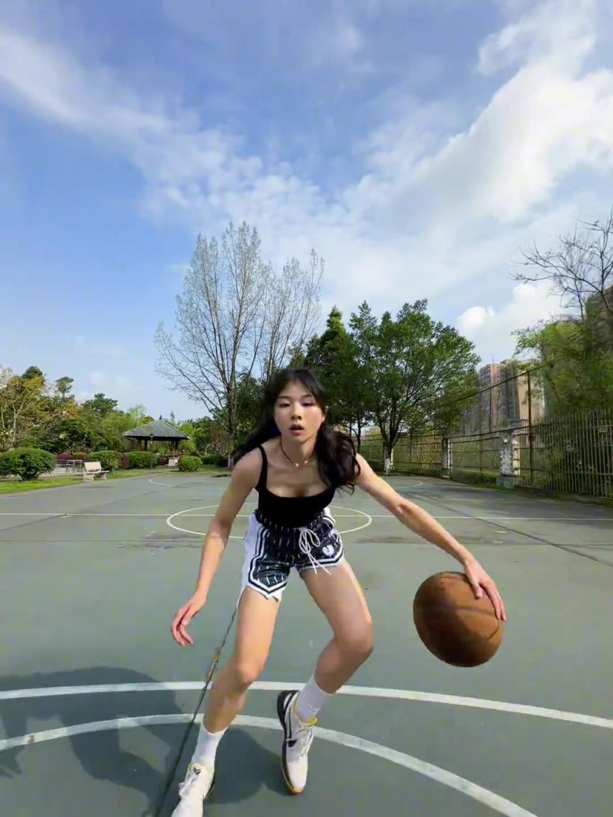 看著有點實力，敢背打我不？